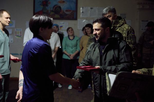 The Head of the State visited surgeons at a military hospital in Donetsk region, presented awards.