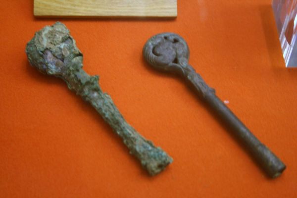 Tuning Tool for Se Stringed Musical Instrument
