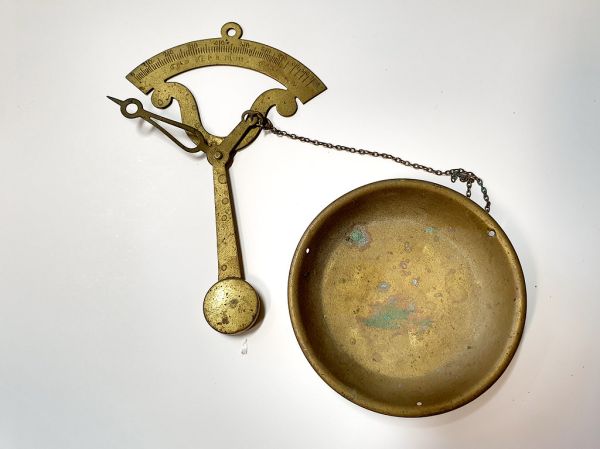 vintage_brass_kitchen_hanging_scale_002