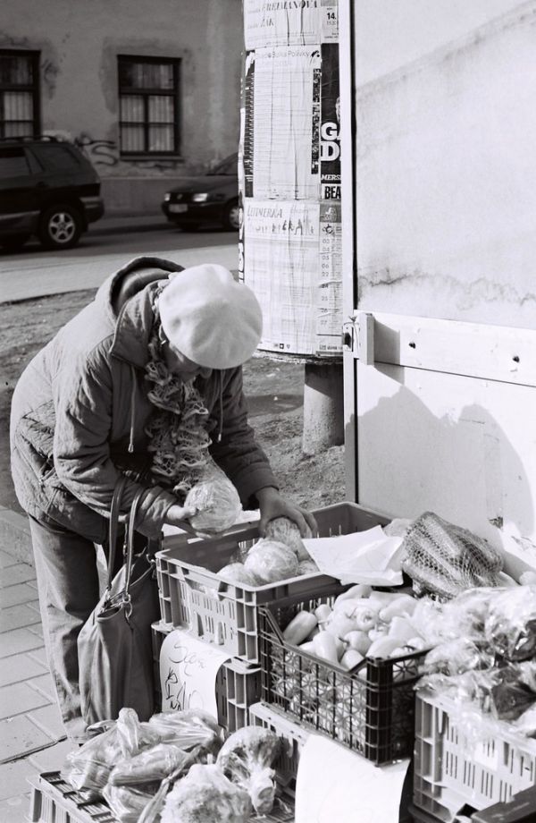 Zorki 4 + Industar-61 L/D - Old Woman Buying Vegetables at the Stand