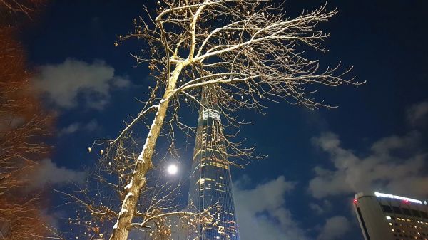 0009-11-15 (2021-12-18) moon 19:41PM after the snow *Seoul