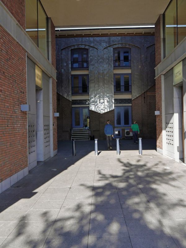 2016.10 - 'Large entry gate with wall-decoration' - Amsterdam photo of Dutch modern architecture, entrance of a residential building - geotagged free urban picture, in public domain / Commons CCO; cit...