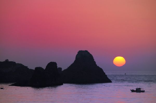 Aci Castello Sicily Italy - Creative Commons by gnuckx