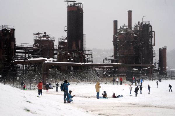 Folks enjoying the sledders in the snow, photographers, old gas works, Gas Works Park, Wallingford, Seattle, Washington, USA