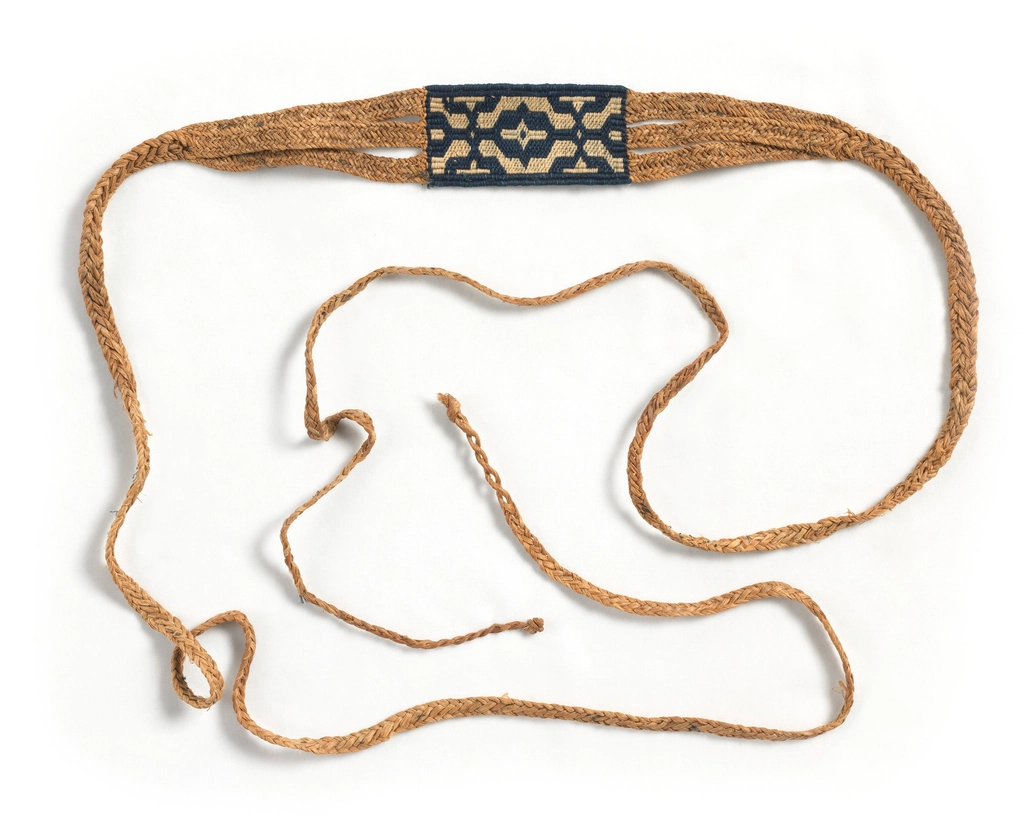 tan woven strap that splits